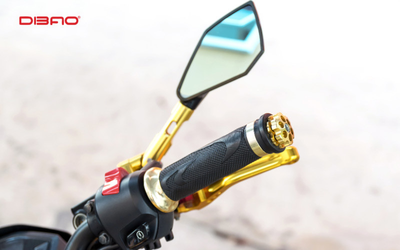 Bạn cần lưu ý về quy định lắp gương xe máy một bên có bị phạt không